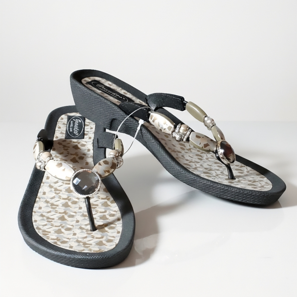 Grandco Size 7 NEW Sandal Lightweight Flip Flops Copper Black Beaded Gems